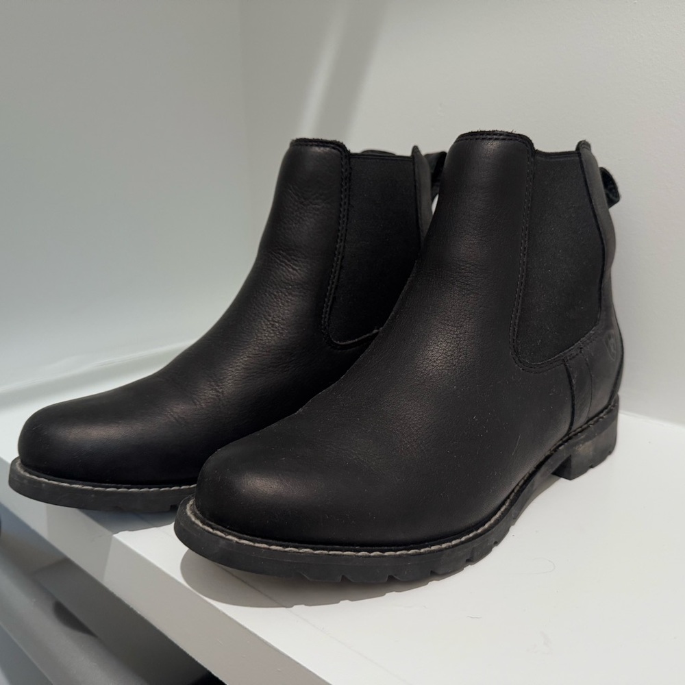 Ariat Black Leather Chelsea Boots
